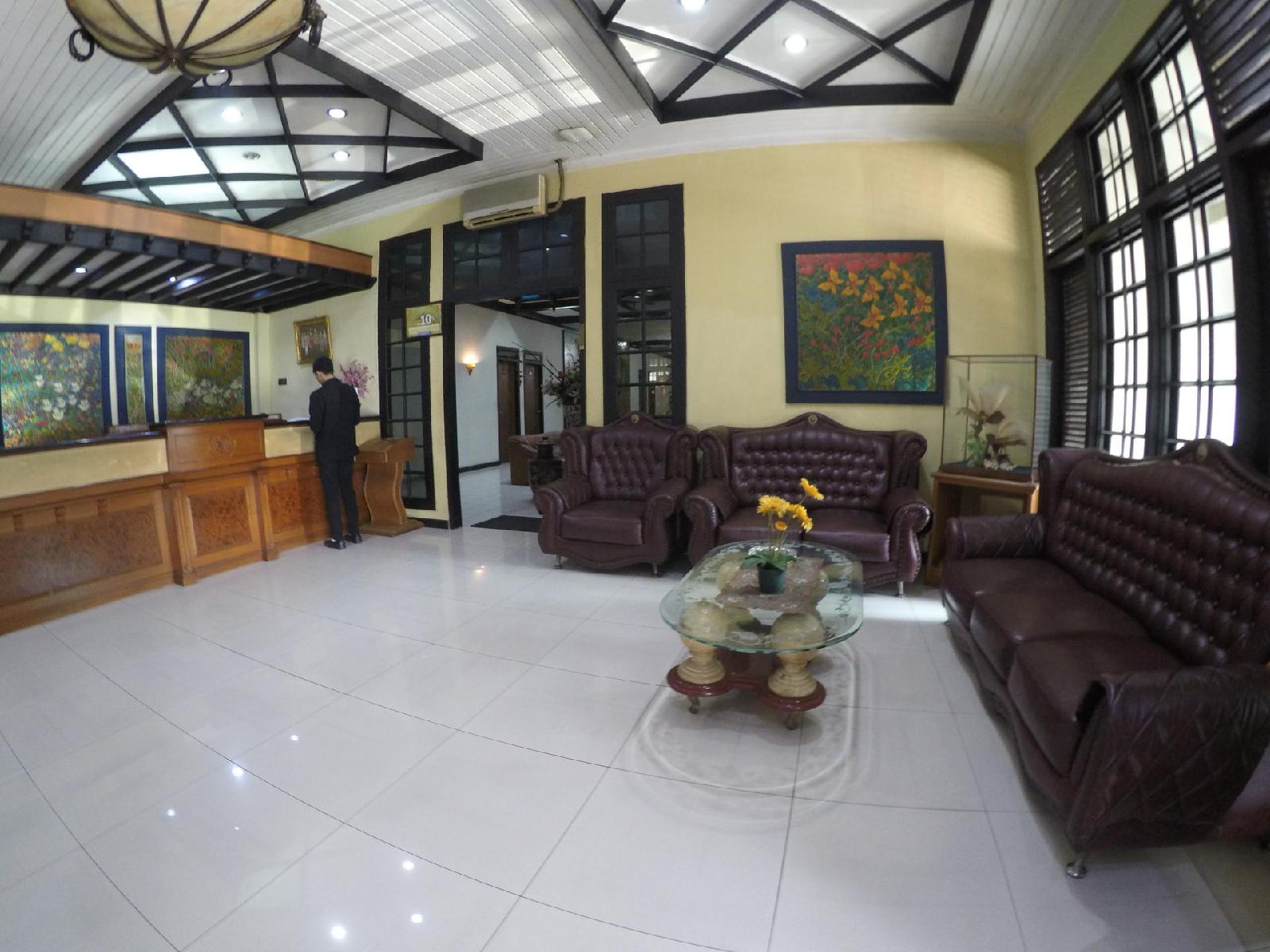 Crown Hotel
