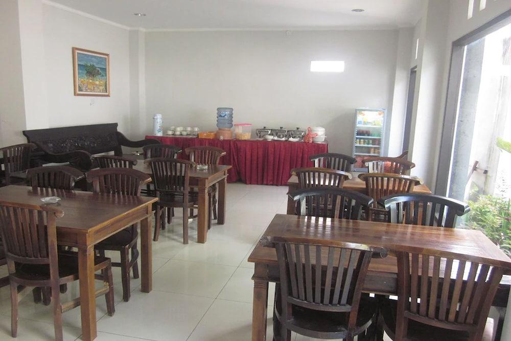 Hotel Warta Dua