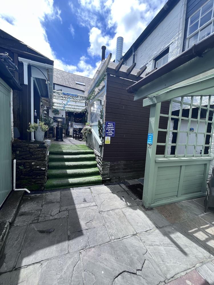Molesworth Arms Hotel