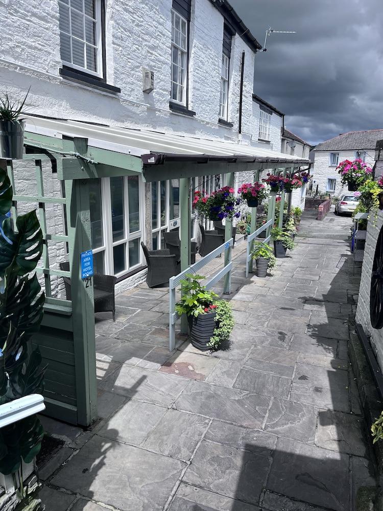 Molesworth Arms Hotel