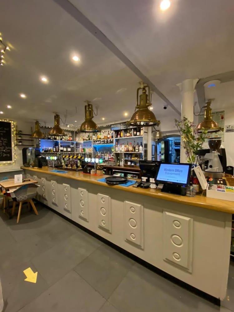 Molesworth Arms Hotel