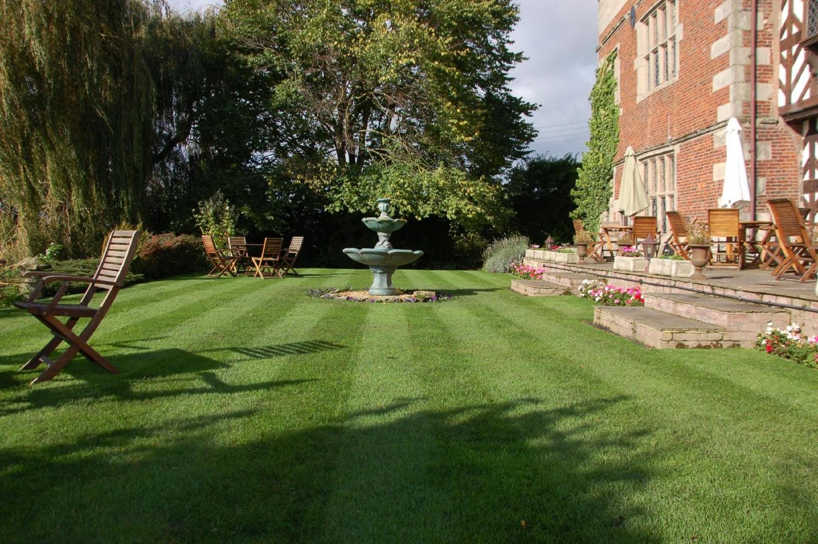 Albright Hussey Manor