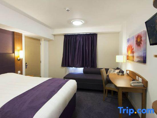 Premier Inn Tamworth Central