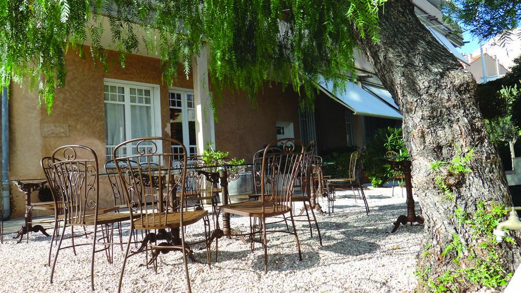 Royal Bon Repos