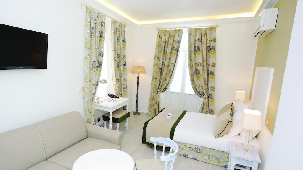 Royal Bon Repos