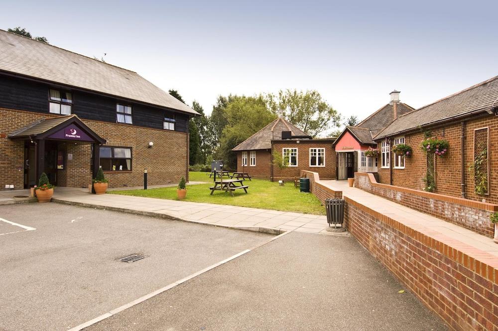 Premier Inn Farnborough West