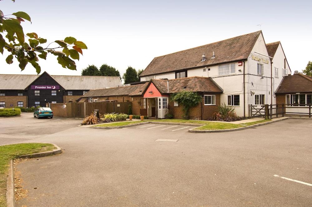 Premier Inn Farnborough West