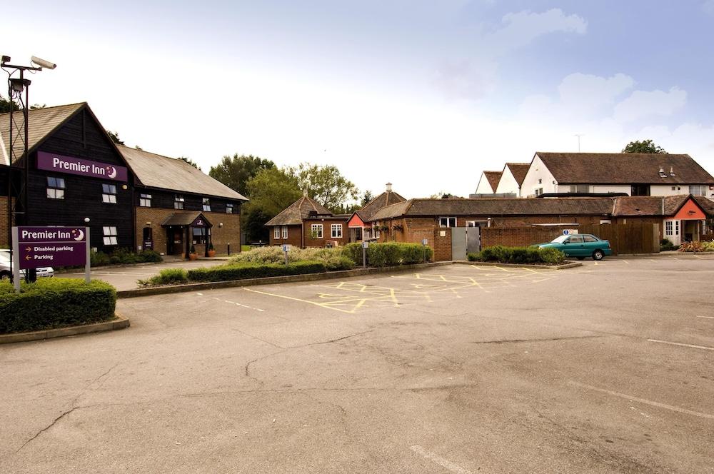 Premier Inn Farnborough West