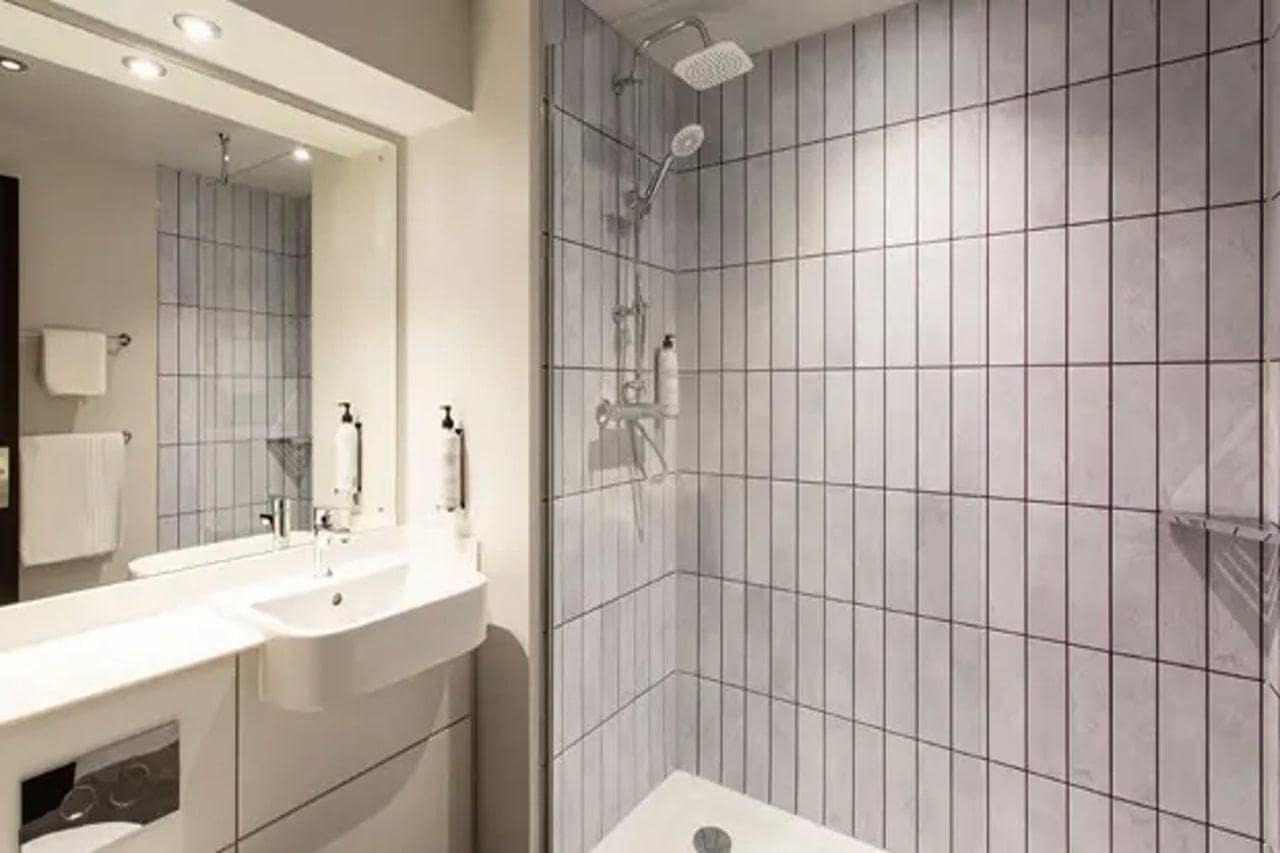 Premier Inn Wakefield South