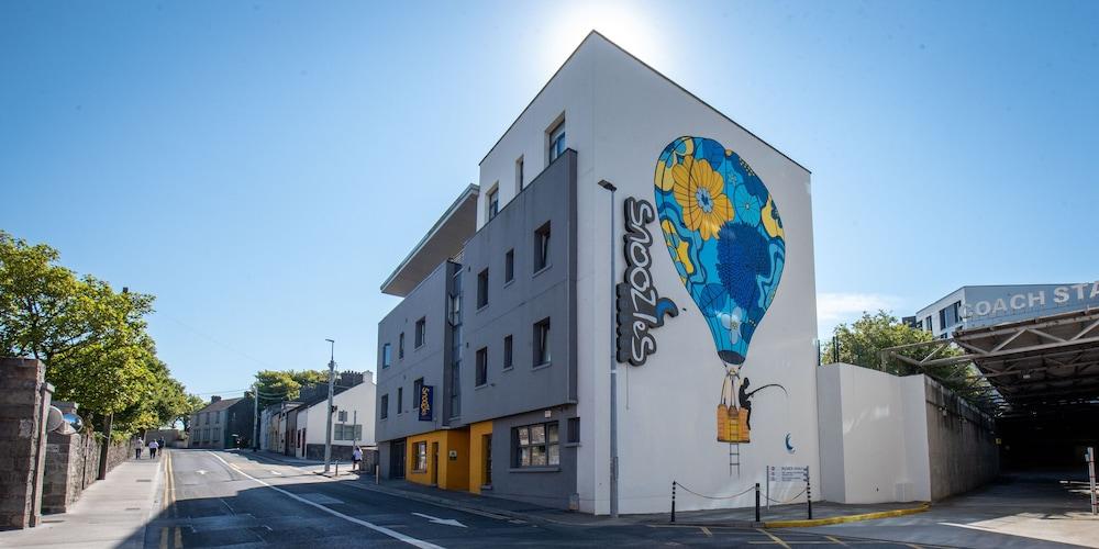Snoozles Hostel