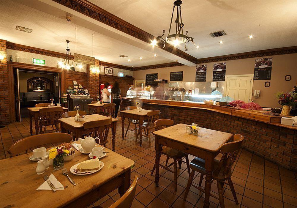 Dooly's Hotel