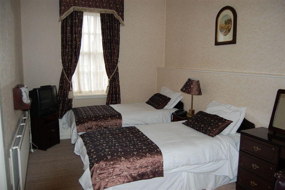 Dooly's Hotel
