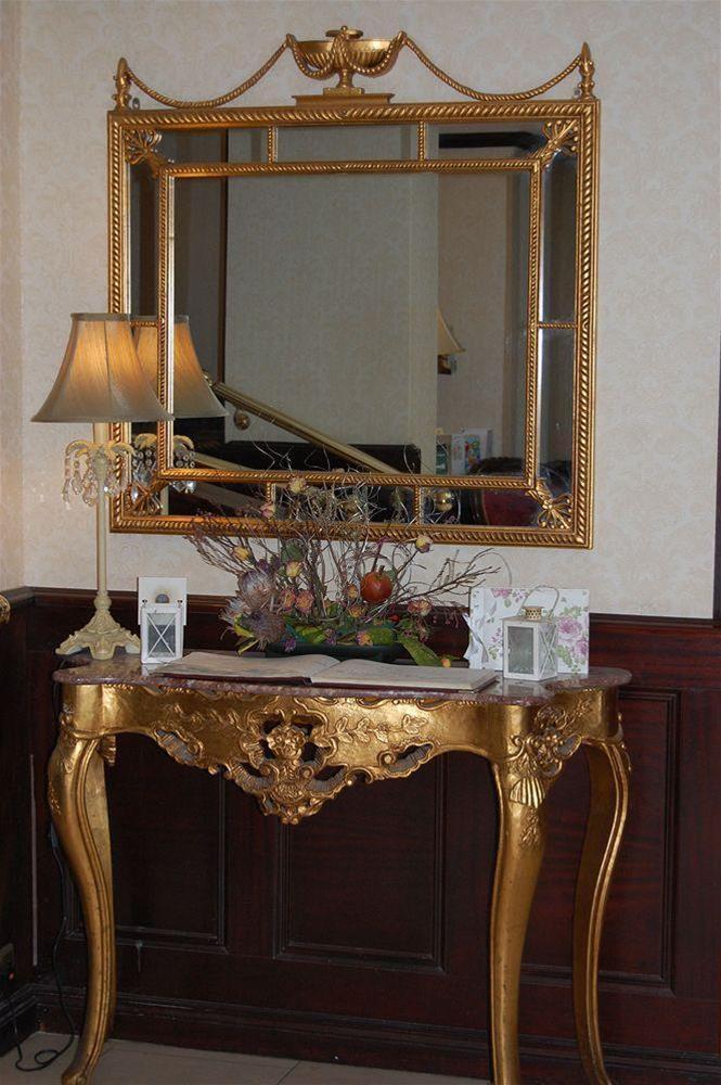 Dooly's Hotel