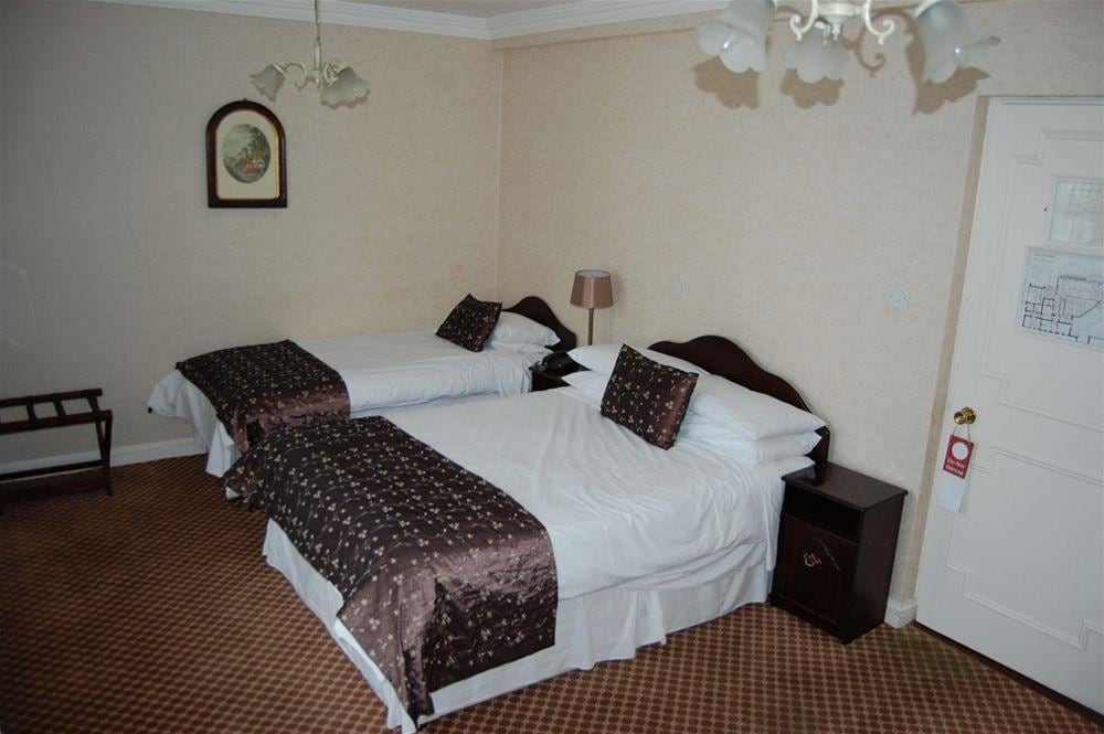 Dooly's Hotel
