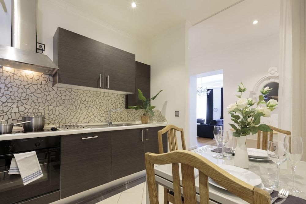 The Queen Luxury Serviced Apartments - Villa Liberty