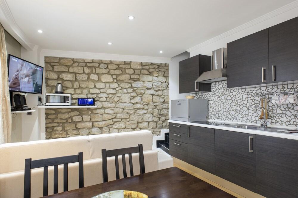 The Queen Luxury Serviced Apartments - Villa Liberty