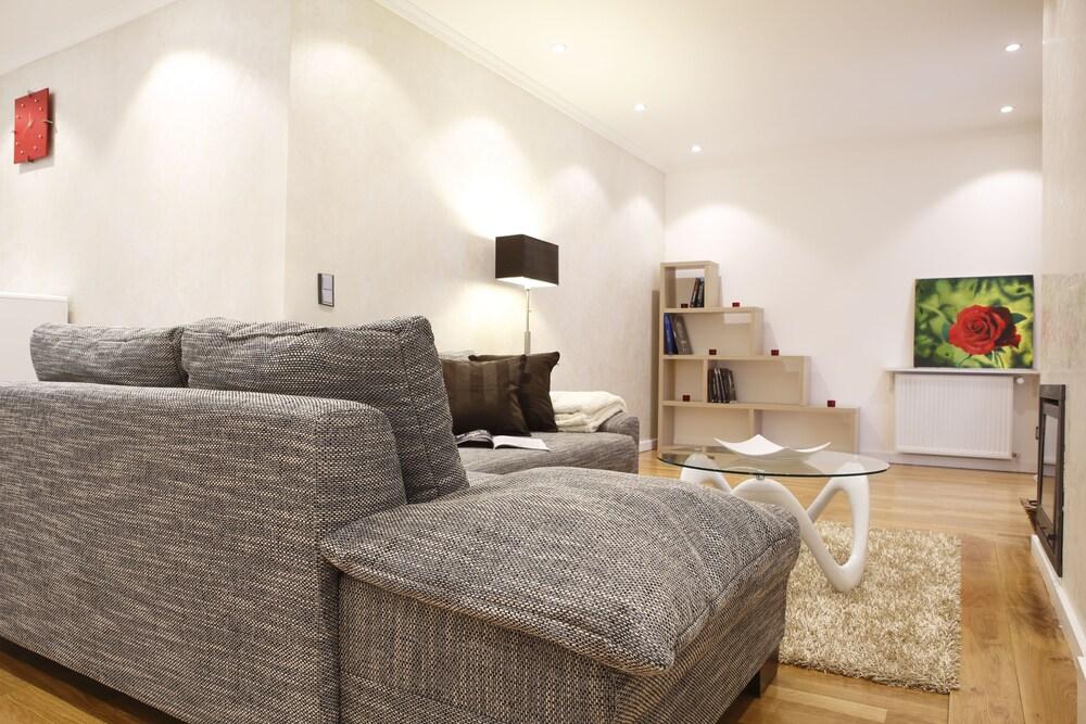 The Queen Luxury Apartments - Villa Cortina