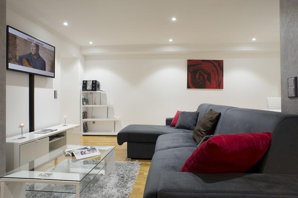 The Queen Luxury Apartments - Villa Cortina