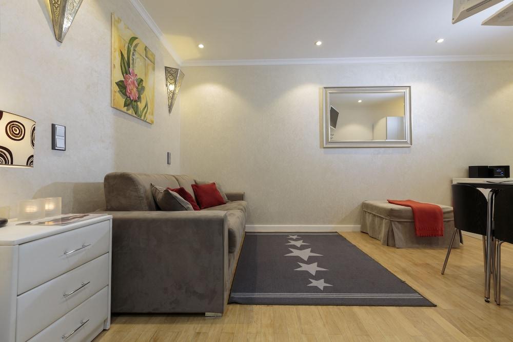 The Queen Luxury Apartments - Villa Cortina