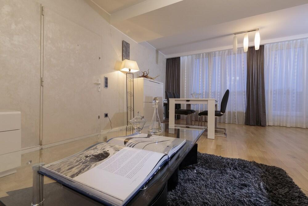 The Queen Luxury Serviced Apartments - Villa Marilyn