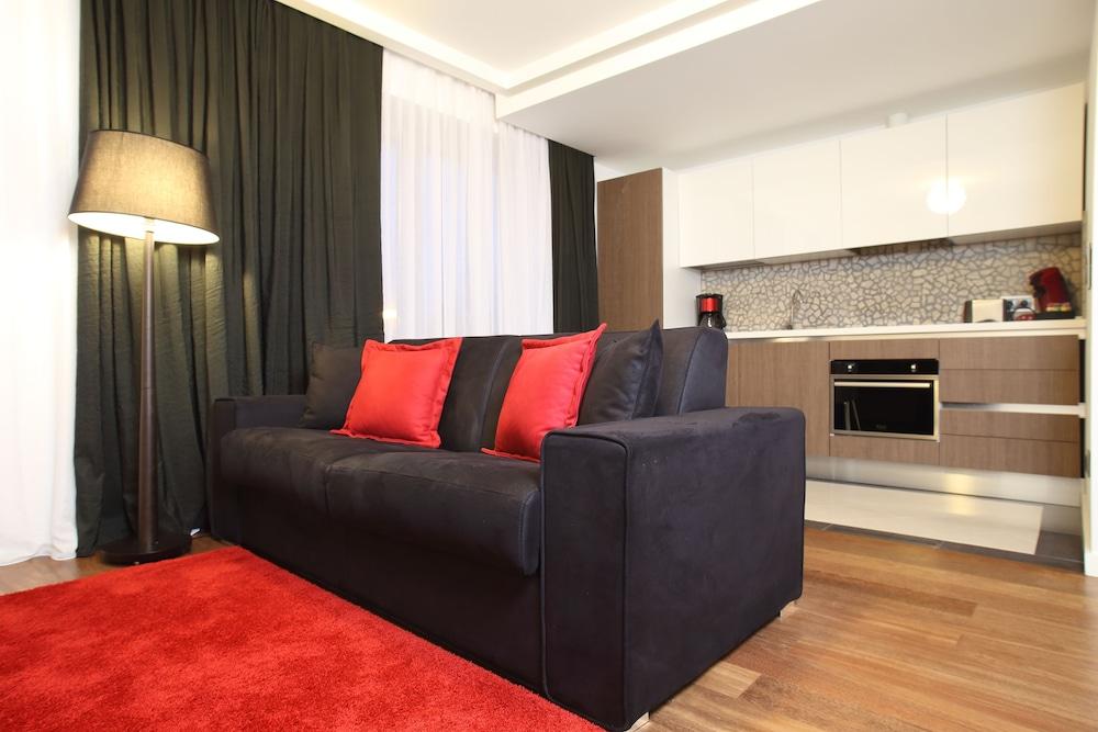 The Queen Luxury Serviced Apartments - Villa Medici