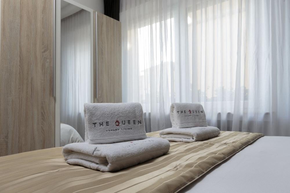 The Queen Luxury Serviced Apartments - Villa Medici