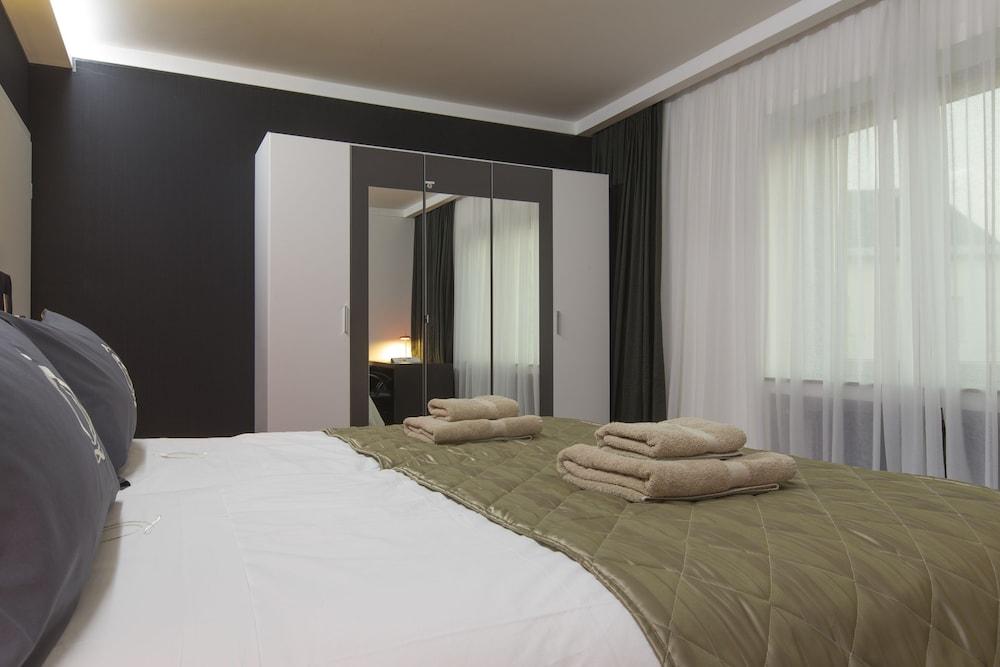 The Queen Luxury Serviced Apartments - Villa Medici
