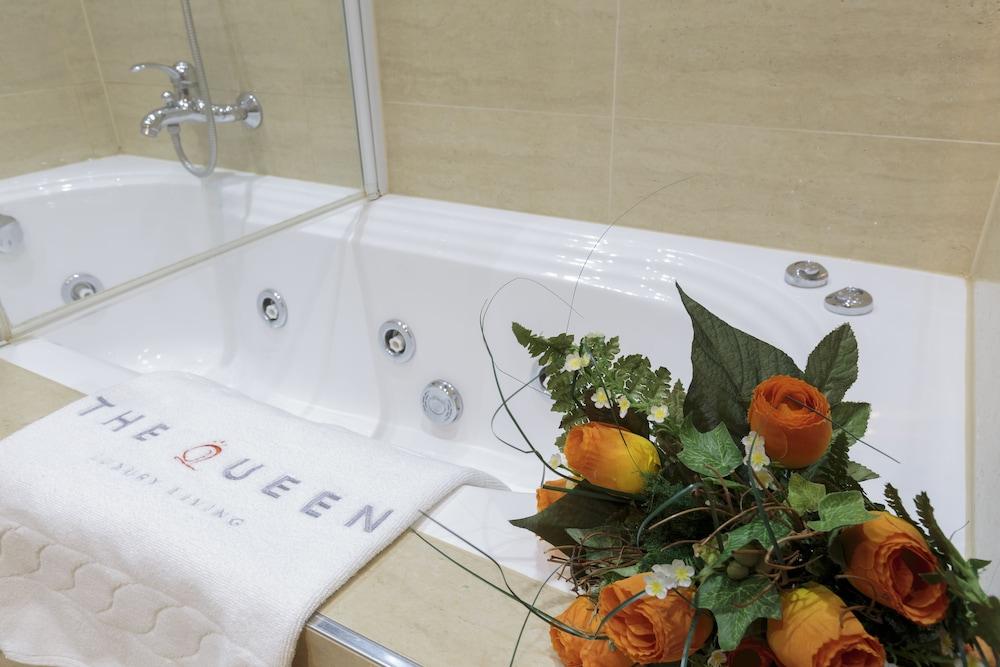 The Queen Luxury Serviced Apartments - Villa Medici