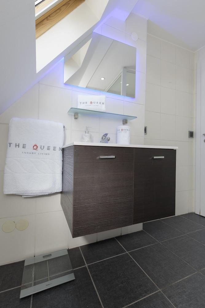 The Queen Luxury Serviced Apartments - Villa Medici