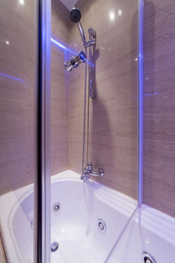 The Queen Luxury Serviced Apartments - Villa Medici