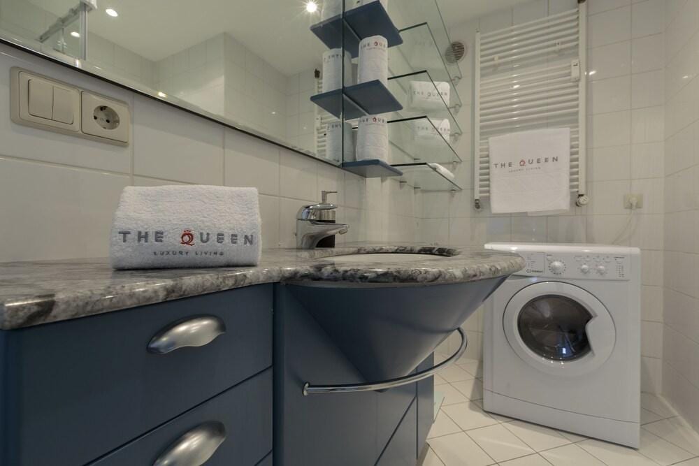 The Queen Luxury Serviced Apartments - Villa Medici