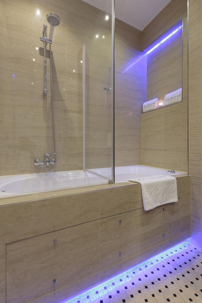 The Queen Luxury Serviced Apartments - Villa Medici