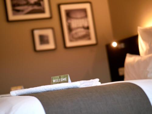 D'Coque Venue & Accommodations