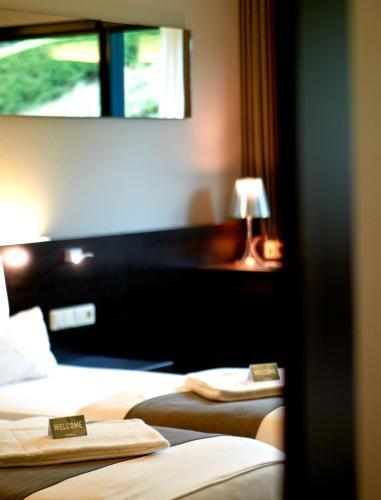 D'Coque Venue & Accommodations