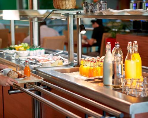D'Coque Venue & Accommodations