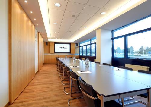 D'Coque Venue & Accommodations