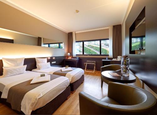 D'Coque Venue & Accommodations