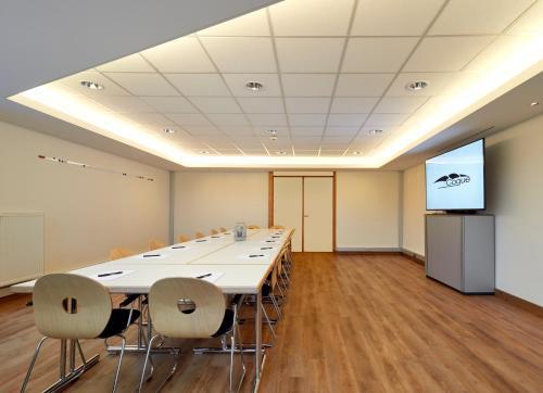 D'Coque Venue & Accommodations