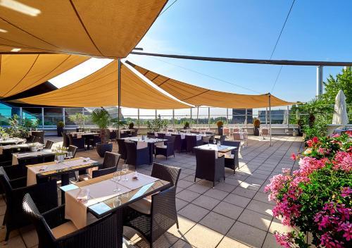 D'Coque Venue & Accommodations