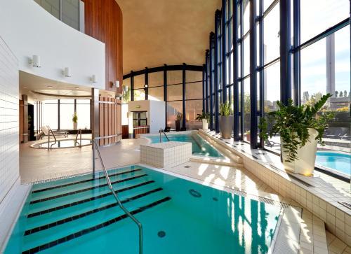 D'Coque Venue & Accommodations