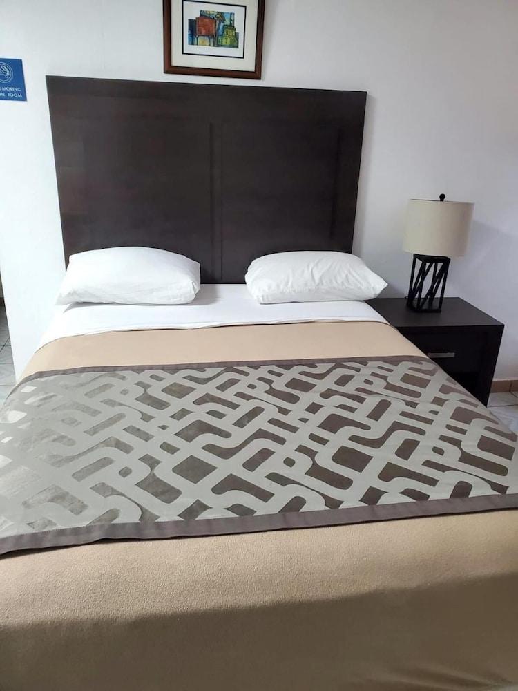 Borinquen Beach Inn