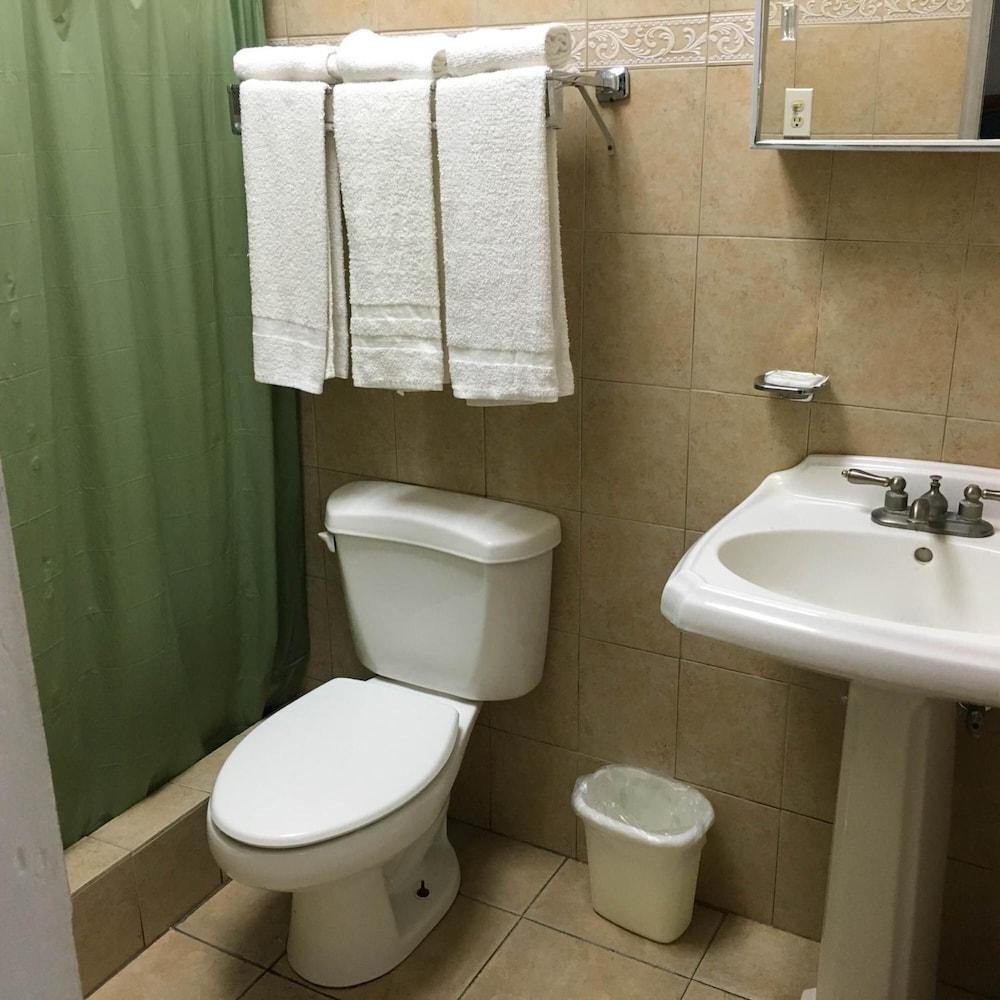 Borinquen Beach Inn