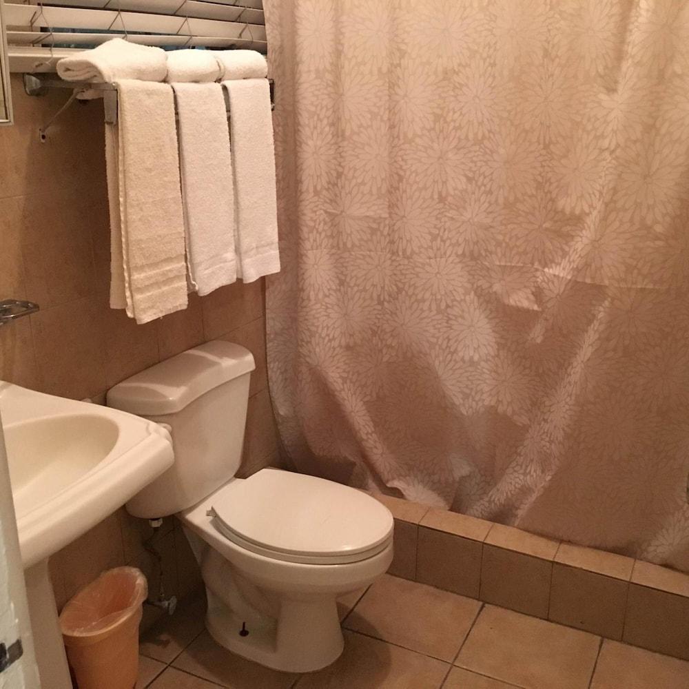 Borinquen Beach Inn