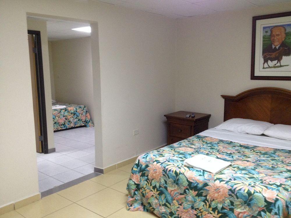 Arecibo Inn