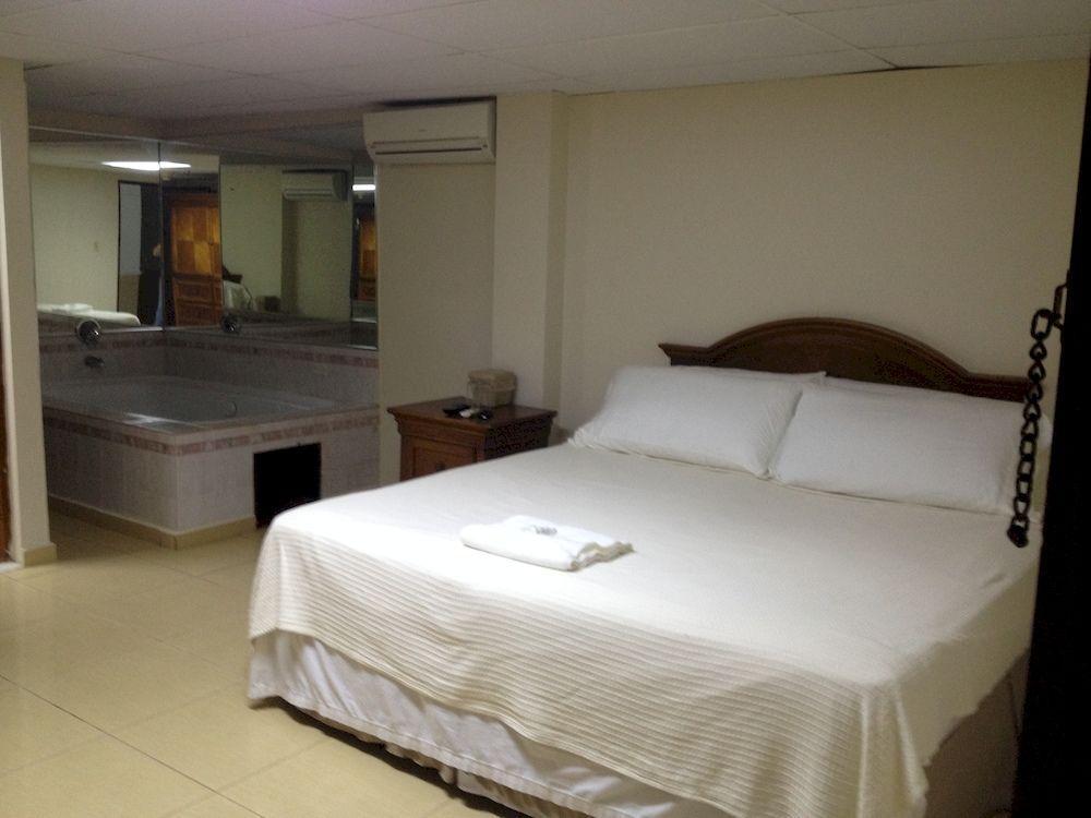 Arecibo Inn