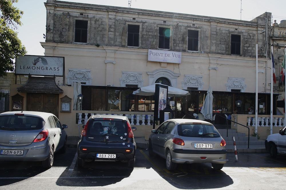 Point de Vue Guest House and Restaurants