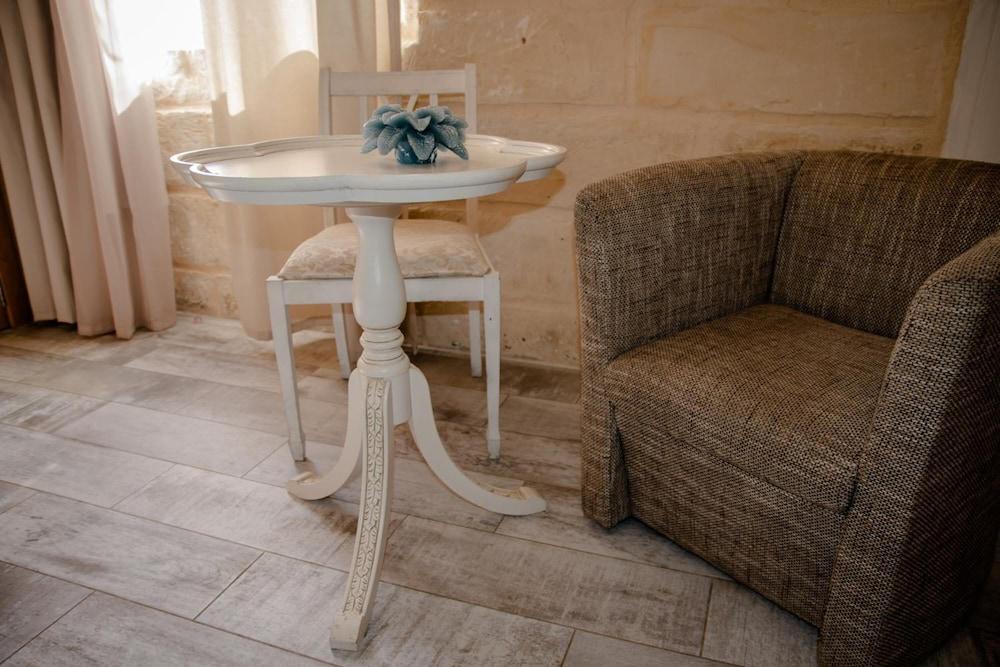 Point de Vue Guest House and Restaurants