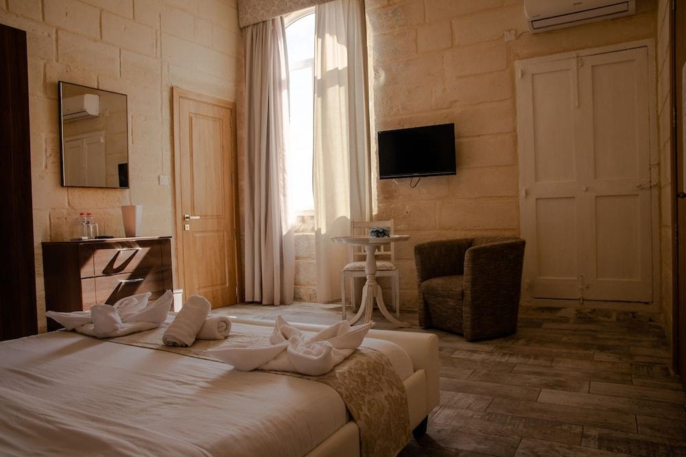 Point de Vue Guest House and Restaurants