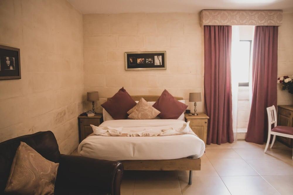 Point de Vue Guest House and Restaurants