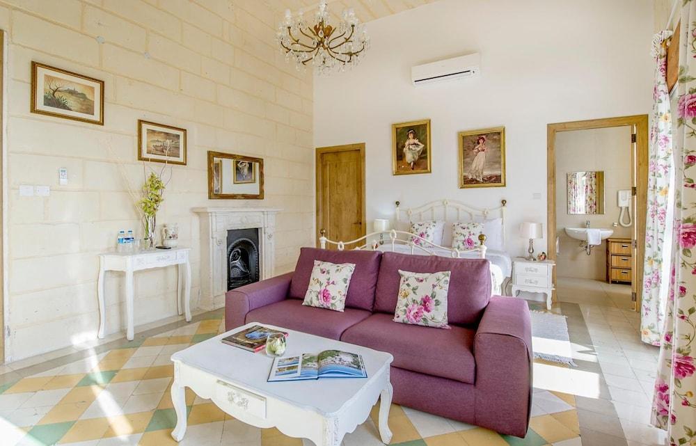 Point de Vue Guest House and Restaurants